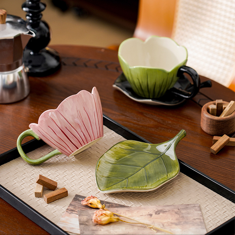غير النظامية رسمت باليد فنجان  - مراجعة Coffee Leaves Tea وسعره