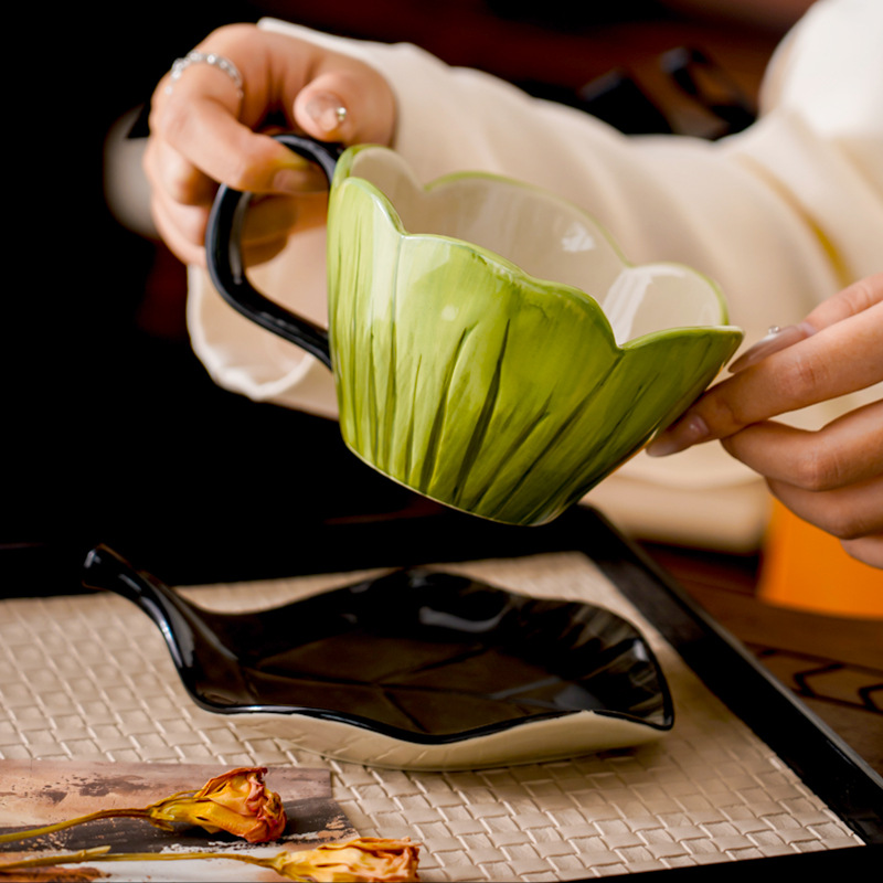 غير النظامية رسمت باليد فنجان  - مراجعة Coffee Leaves Tea وسعره