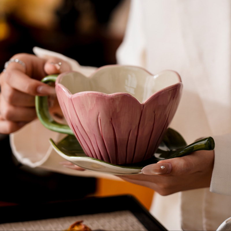 غير النظامية رسمت باليد فنجان  - مراجعة Coffee Leaves Tea وسعره